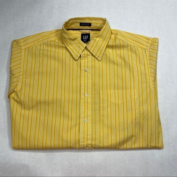 GAP Other - GAP Size M CASSIC FIT CASUAL BUTTON DOWN